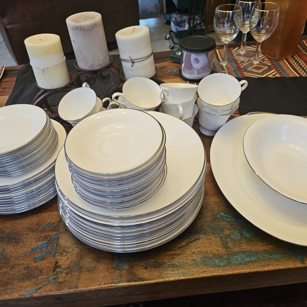 Wedgwood White and Silver Dinnerware Collection